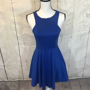 Blue sleeveless dress with detail